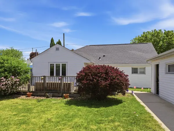 1035 N 43 St, Manitowoc, WI 54220
