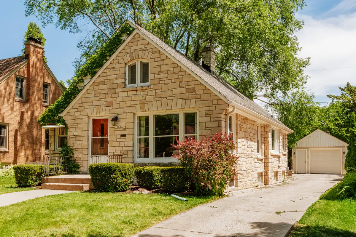 2914 N 69th St, Milwaukee, WI 53210 - #1
