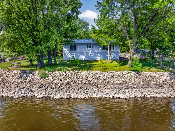 23813 Lake Rd, Trempealeau, WI 54661