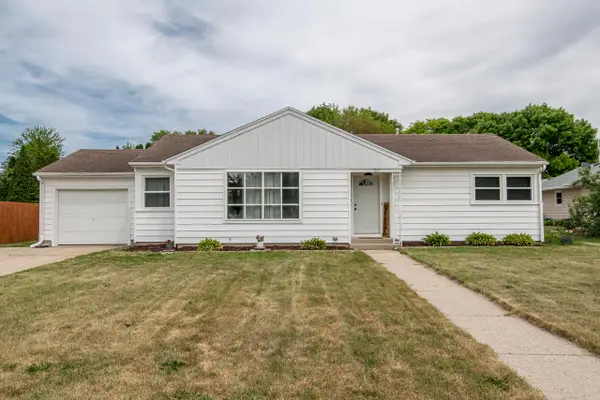 707 N Moreland Blvd, Waukesha, WI 53188