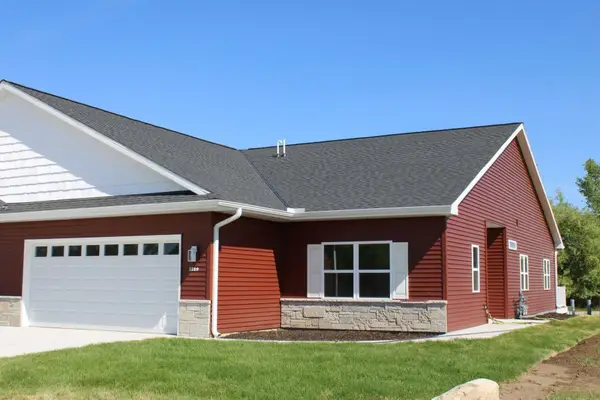 1320 Kettle Dr, Kewaskum, WI 53040