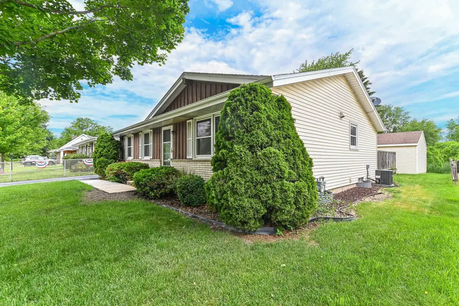 5712 Glenwood Dr, Mount Pleasant, WI 53406 - #2