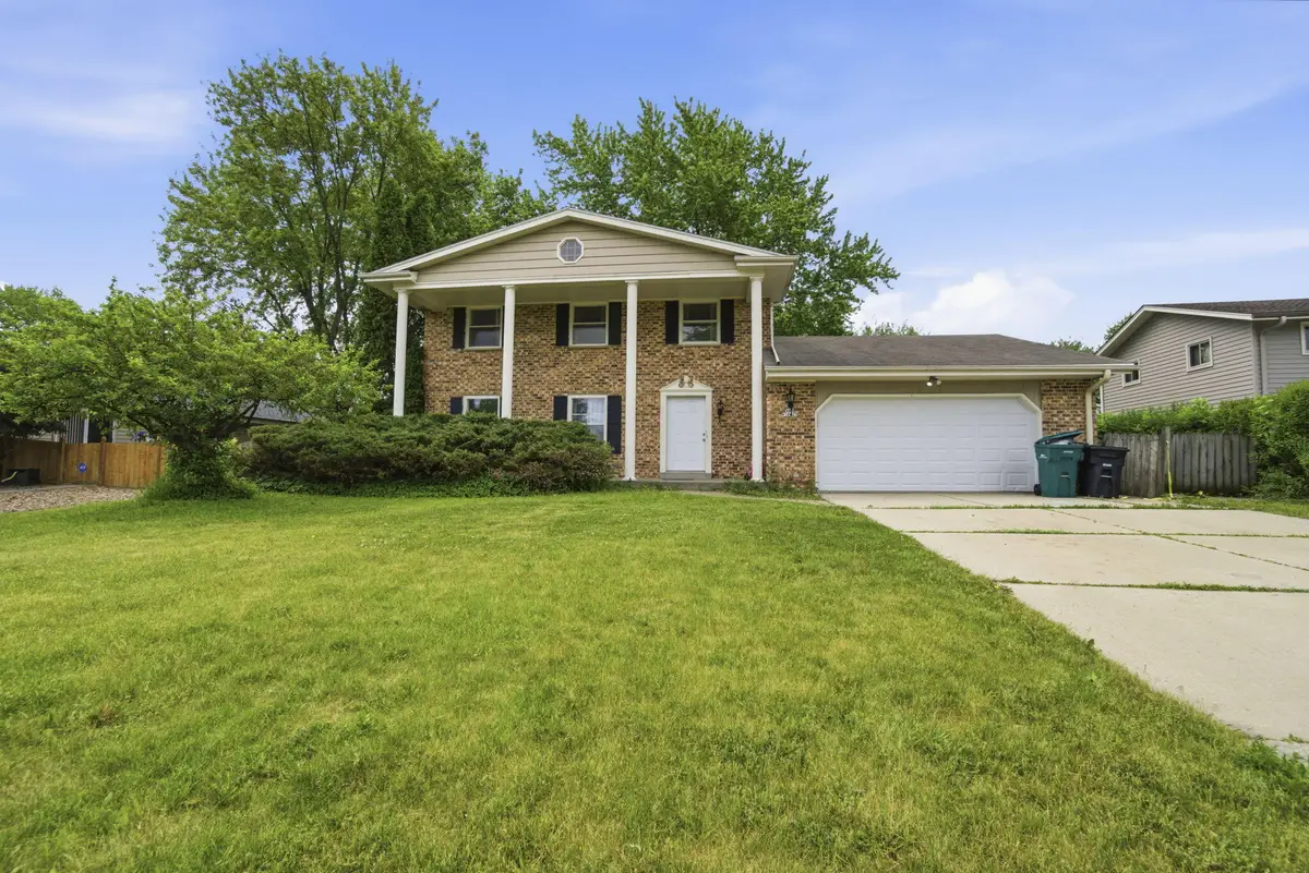 N83W18025 Le Mons Dr, Menomonee Falls, WI 53051 - #1