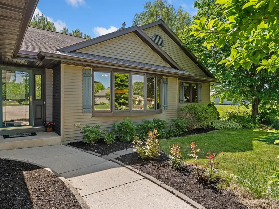 1207 Hummingbird Pl, Sheboygan Falls, WI 53085 - #2