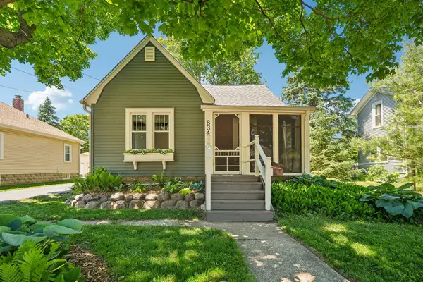 834 S Silver Lake St, Oconomowoc, WI 53066