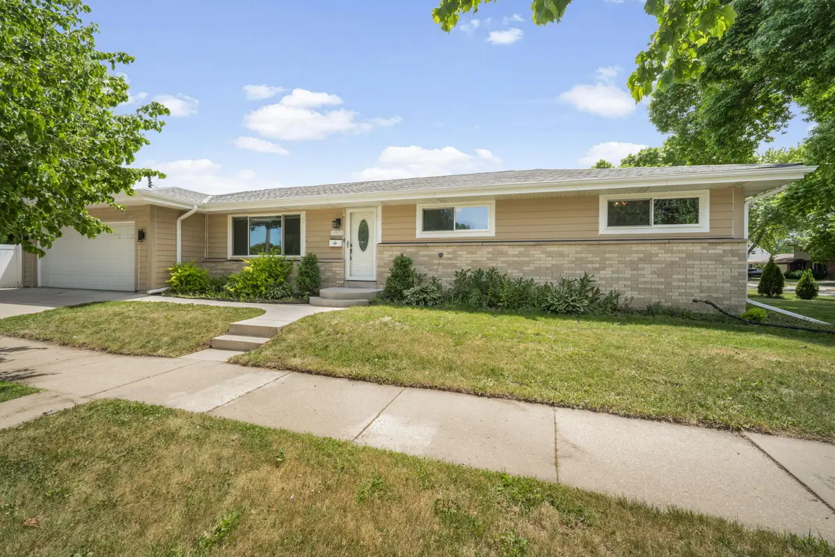 11825 W Washington St, West Allis, WI 53214 - #1