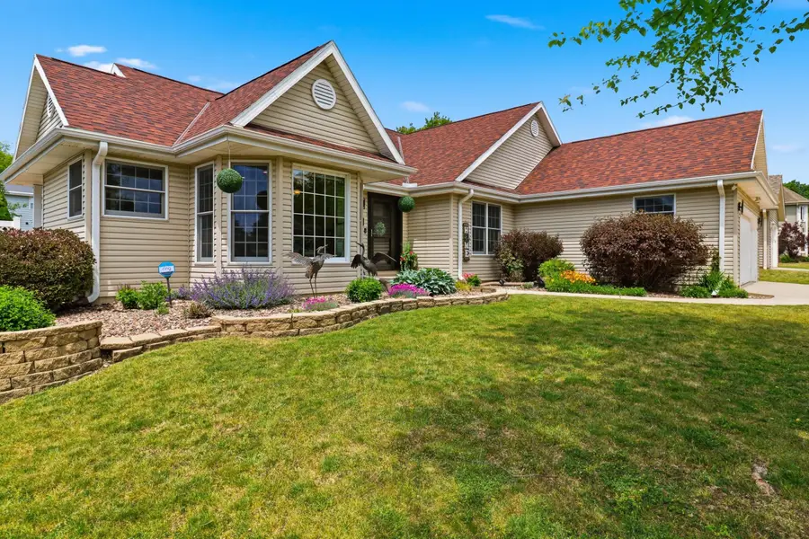 6825 S Crane Dr, Oak Creek, WI 53154 - #2