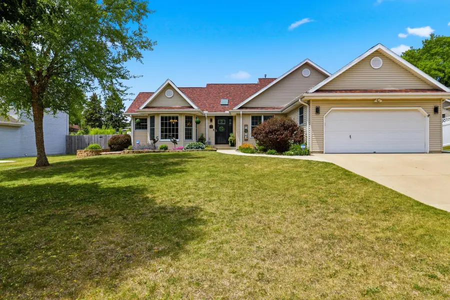 6825 S Crane Dr, Oak Creek, WI 53154 - #3