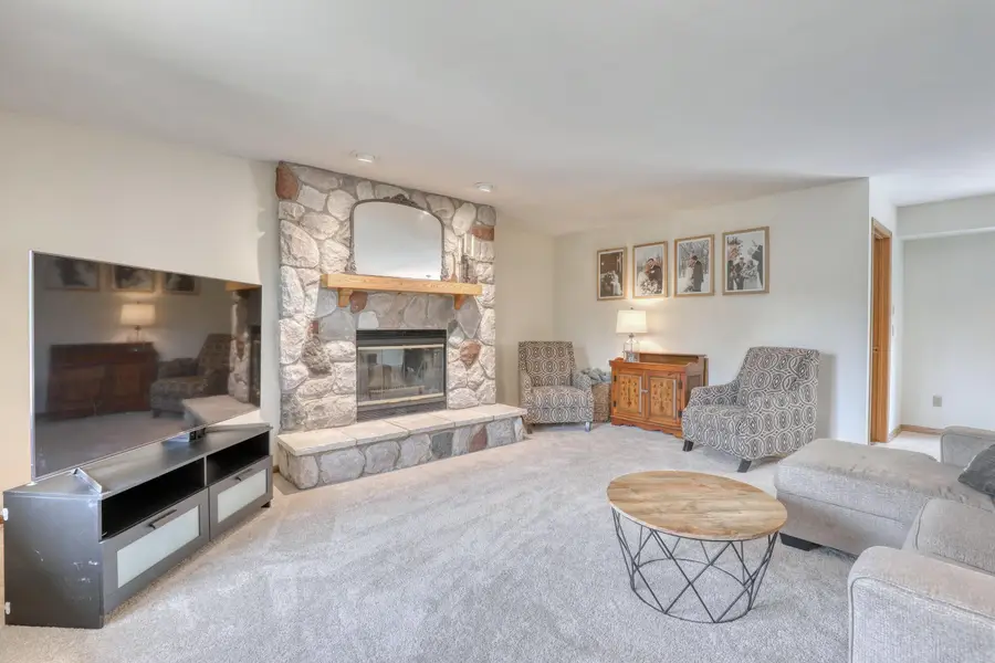800 Schloemer Dr, West Bend, WI 53095 - #3