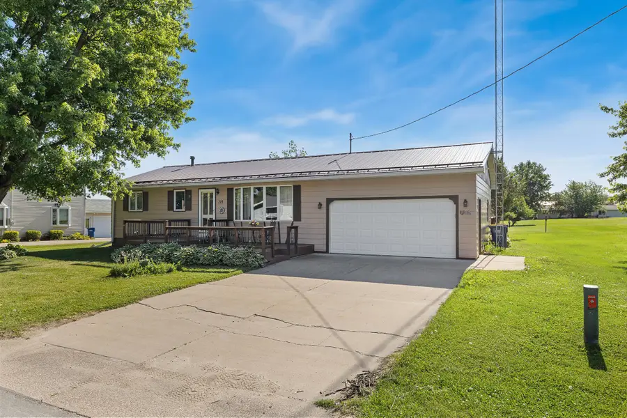 715 Chicago Ave, Viroqua, WI 54665 - #2