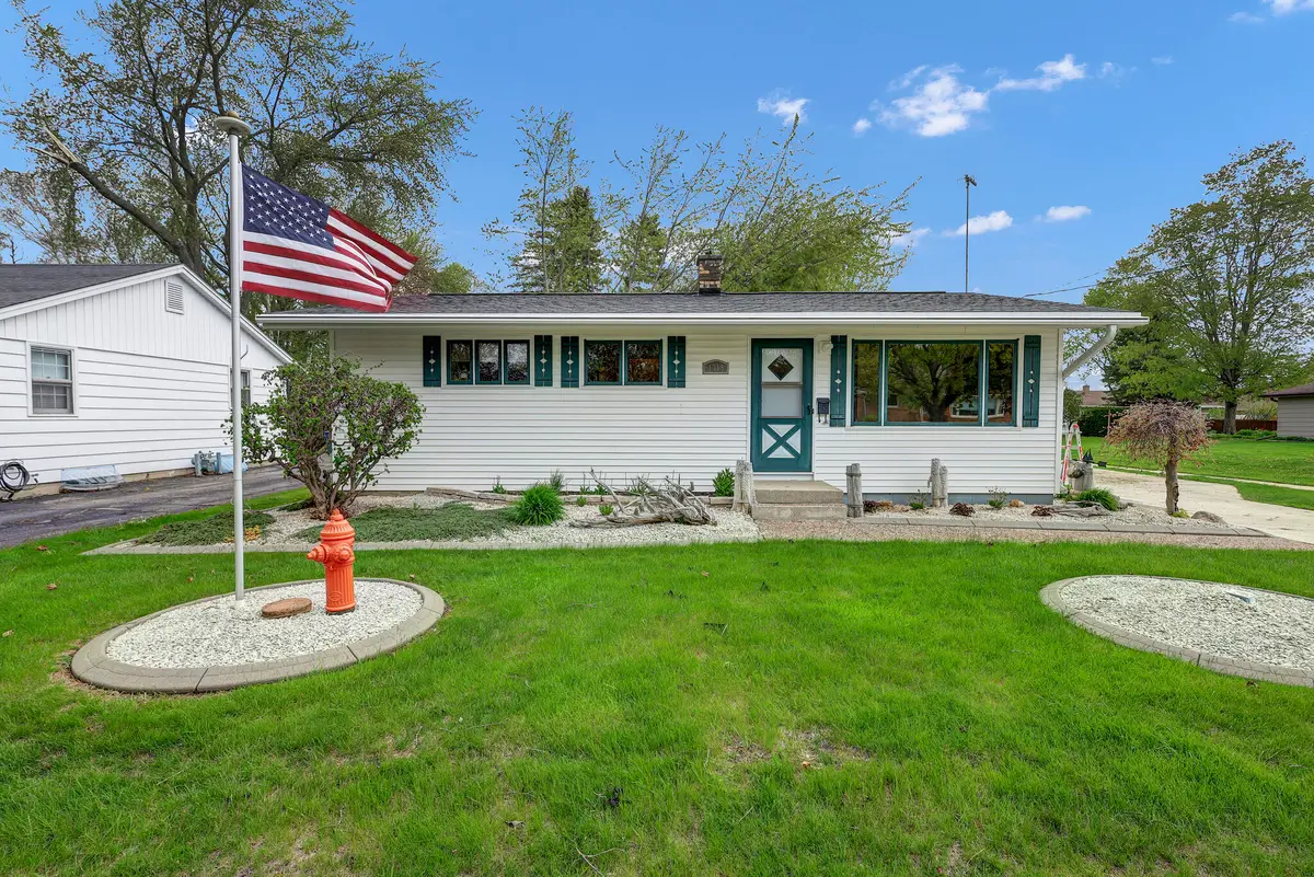 1718 Nagle Ave, Manitowoc, WI 54220 - #1