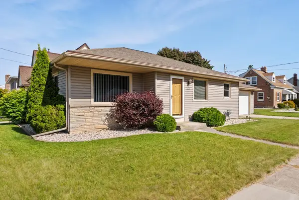 1041 N 17th St, Manitowoc, WI 54220