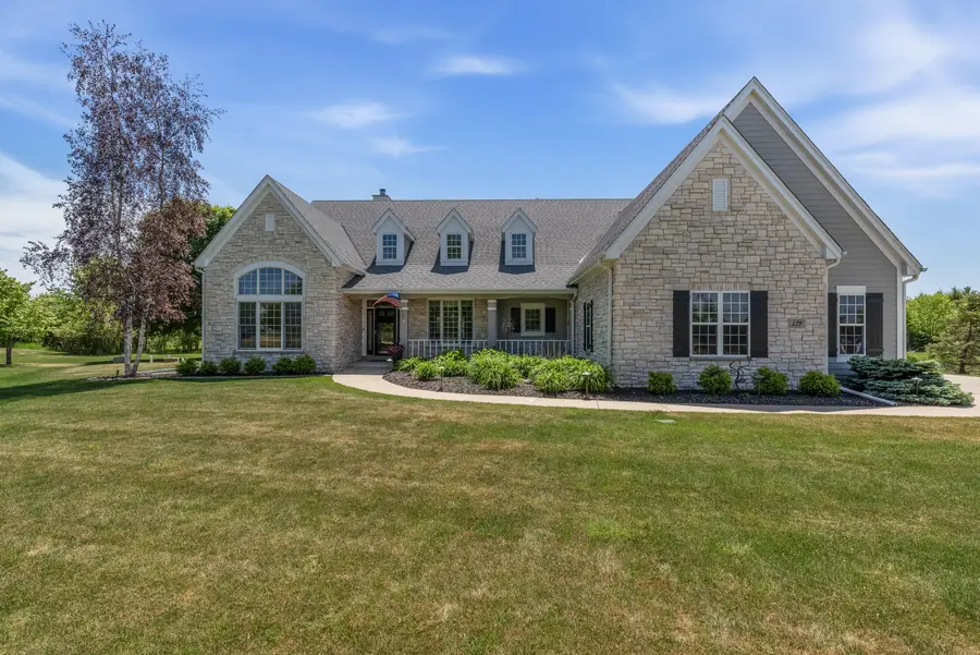 129 Preserve Ct, Grafton, WI 53024 - #2