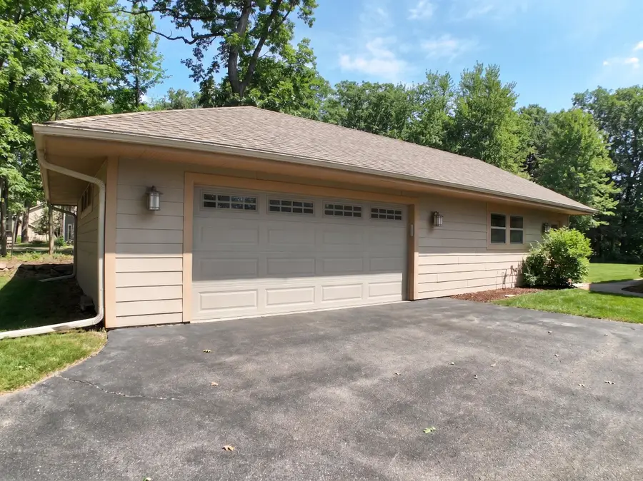 W307N6992 Club Cir E, Merton, WI 53029 - #2