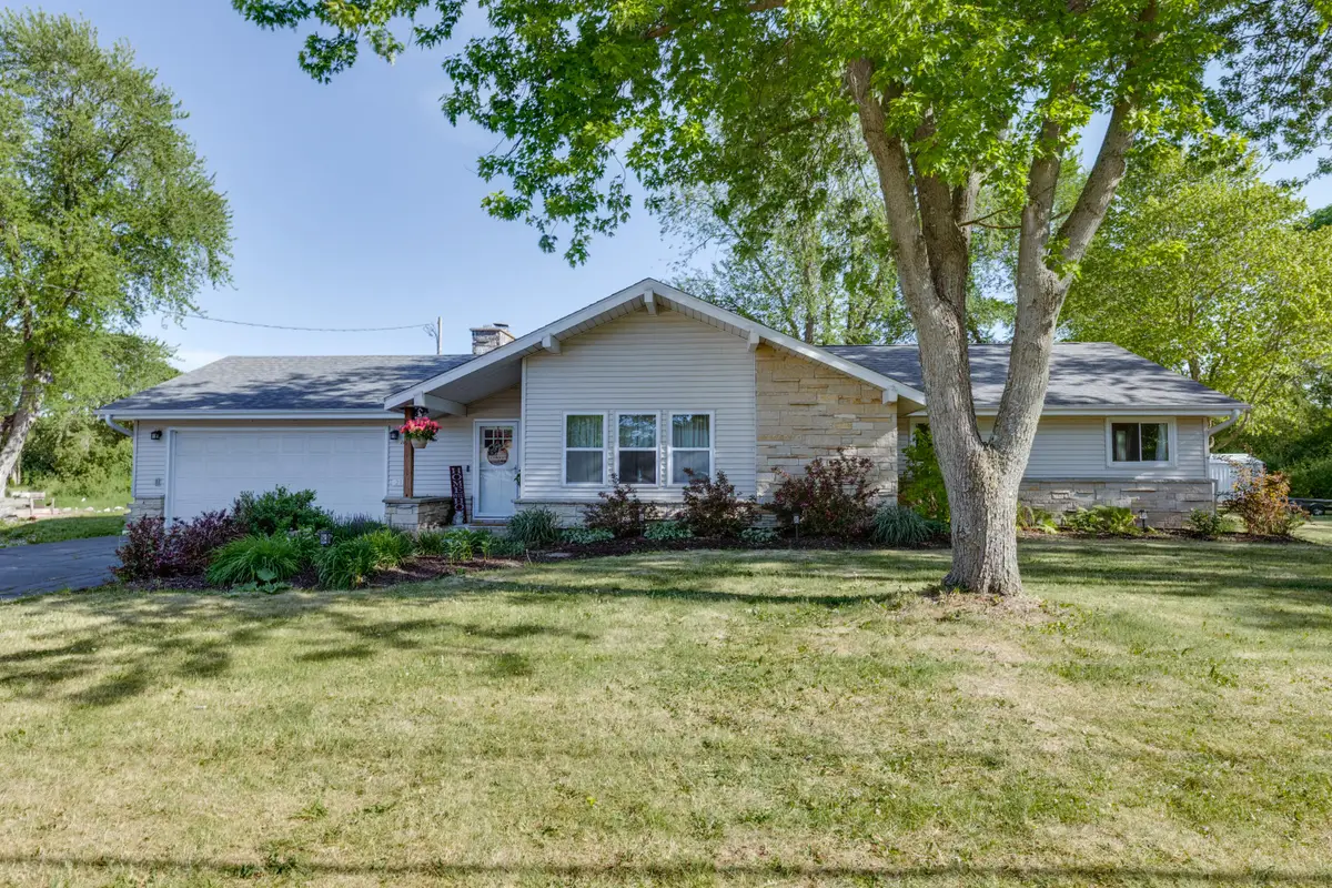 213 W State St, North Prairie, WI 53153 - #1