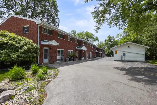 449 W Wisconsin Ave, Oconomowoc, WI 53066