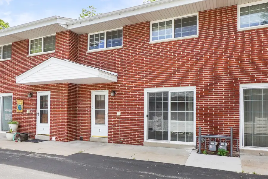 449 W Wisconsin Ave, Oconomowoc, WI 53066 - #2
