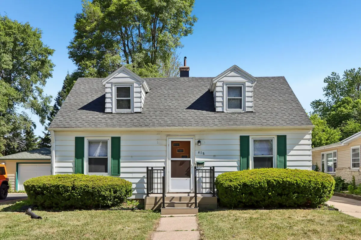 418 Harrison Ave, Waukesha, WI 53186 - #1