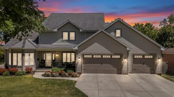 8415 Ravenswood Cir, Wauwatosa, WI 53226