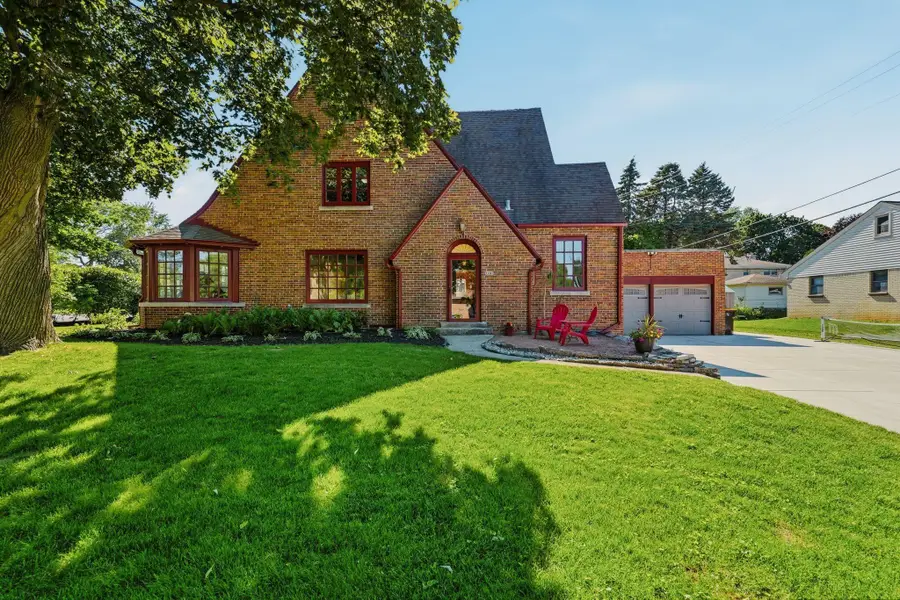 3101 N 103rd St, Wauwatosa, WI 53222 - #3
