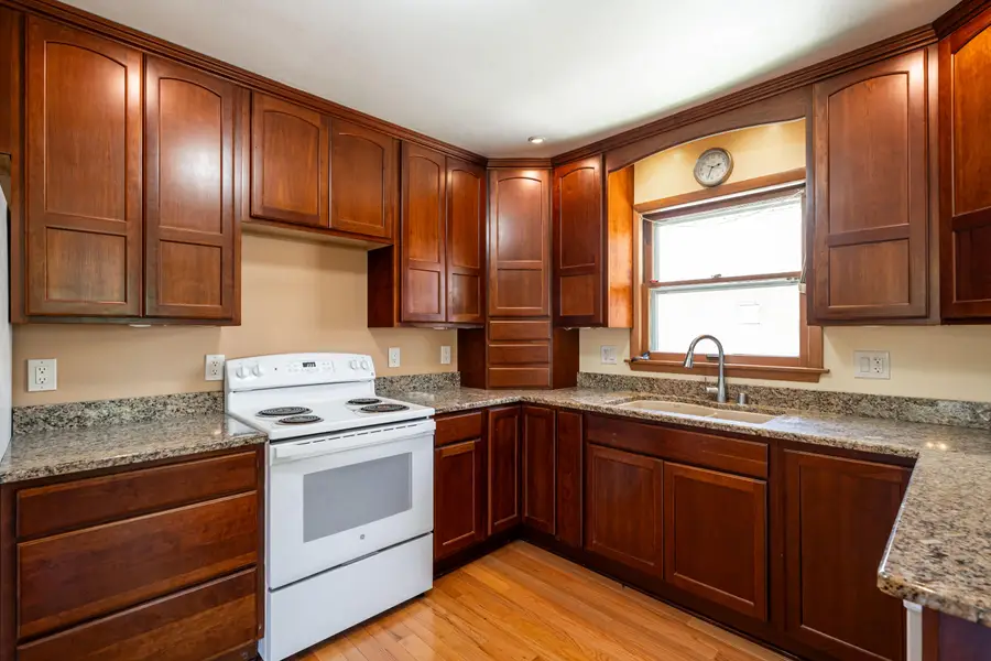 521 N 105th St, Wauwatosa, WI 53226 - #3