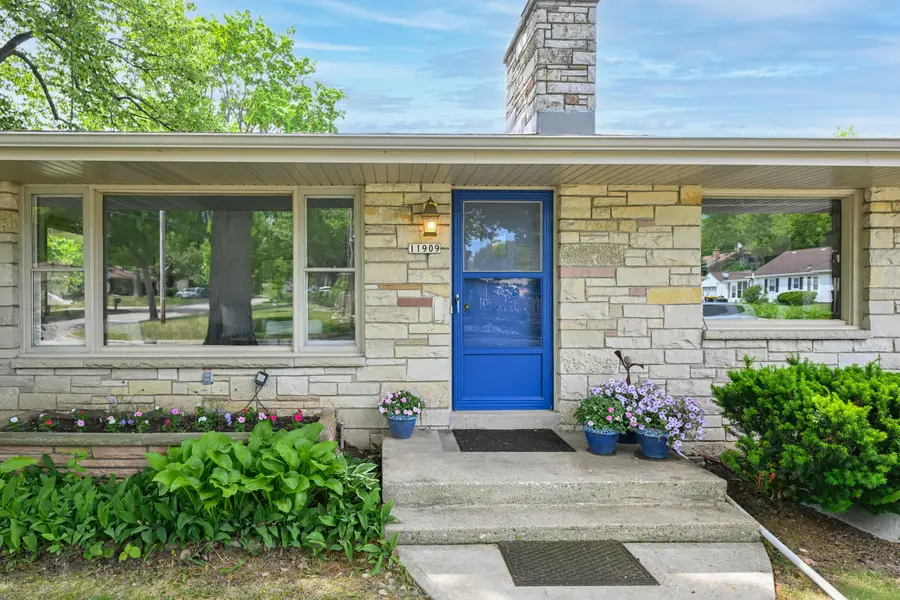 11909 W Vliet St, Wauwatosa, WI 53226 - #3