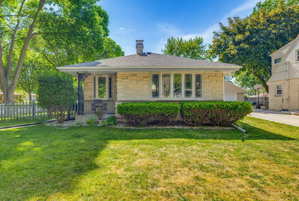 2569 S 97th St, West Allis, WI 53227 - #1
