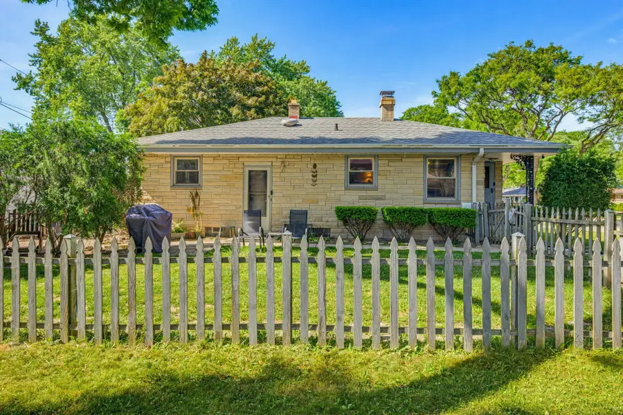 2569 S 97th St, West Allis, WI 53227 - #2
