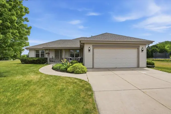 611 Woodland Cir, Waterford, WI 53185