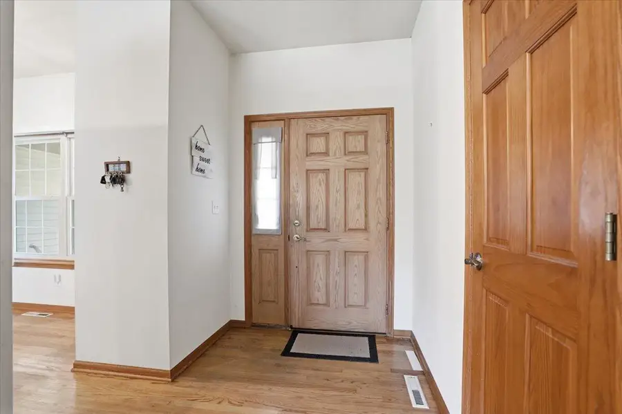 611 Woodland Cir, Waterford, WI 53185 - #3