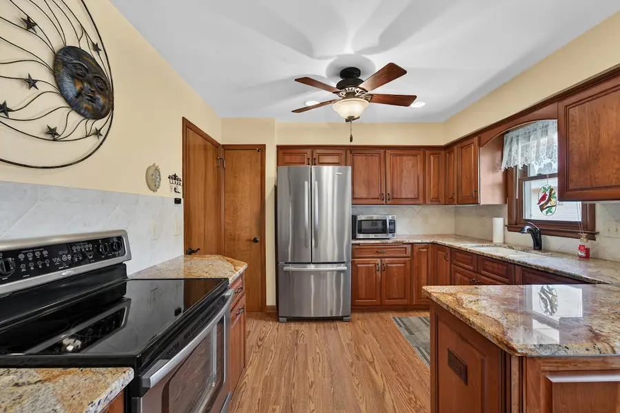 1505 Mackinac Ave, South Milwaukee, WI 53172 - #3