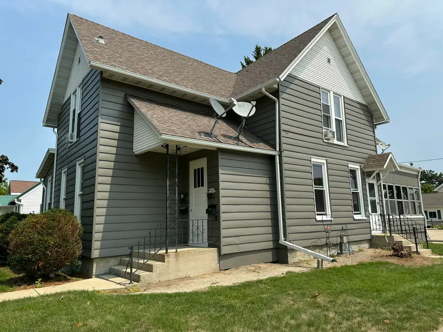 204 Park Ave, Waupun, WI 53963 - #2
