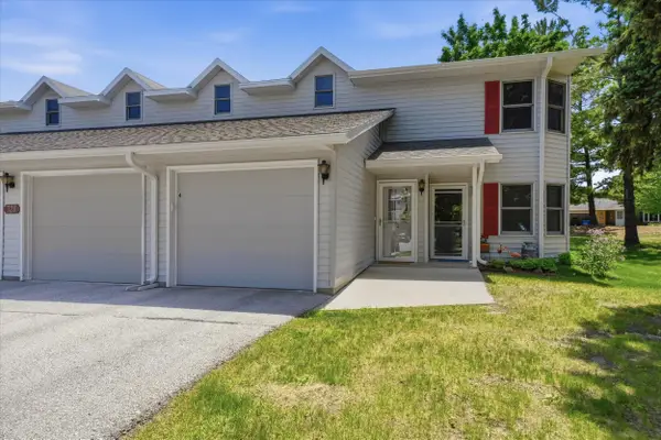 728 Woodview Ave, Sheboygan Falls, WI 53085