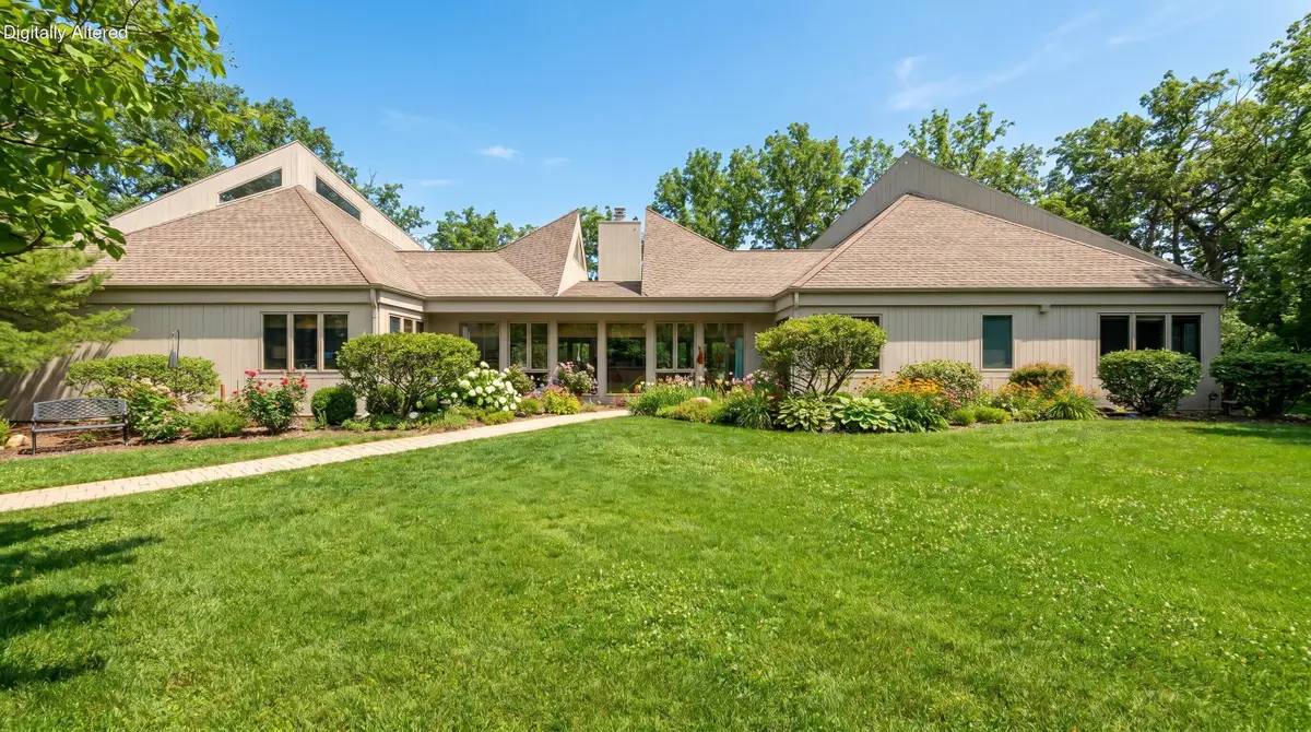 W5611 Oak Bluff Rd, Fontana, WI 53125 - #1