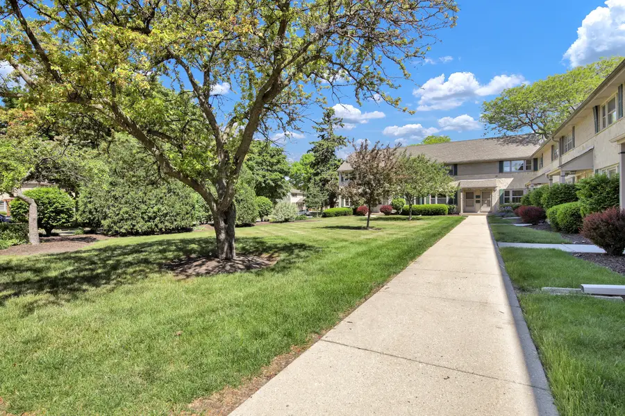 4910 N Shoreland Ave, Whitefish Bay, WI 53217 - #3