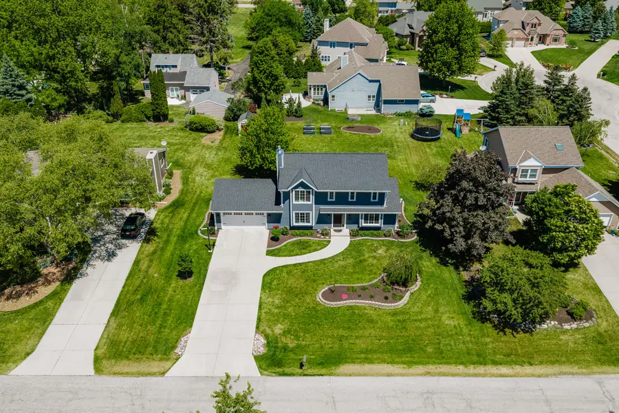 11110 W Woodside Dr, Hales Corners, WI 53130 - #3