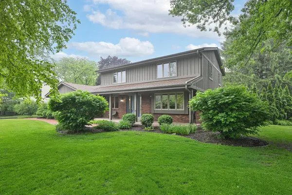 1 Cherrywood Ct, Wind Point, WI 53402