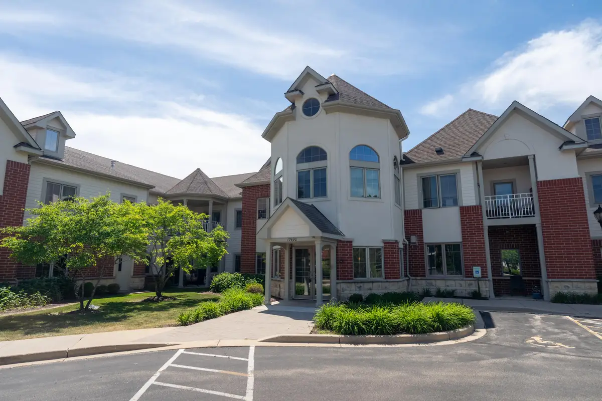17490 Crest Hill Dr, Brookfield, WI 53045 - #1