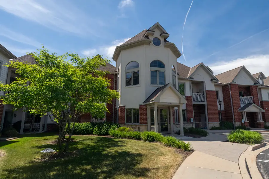 17490 Crest Hill Dr, Brookfield, WI 53045 - #2