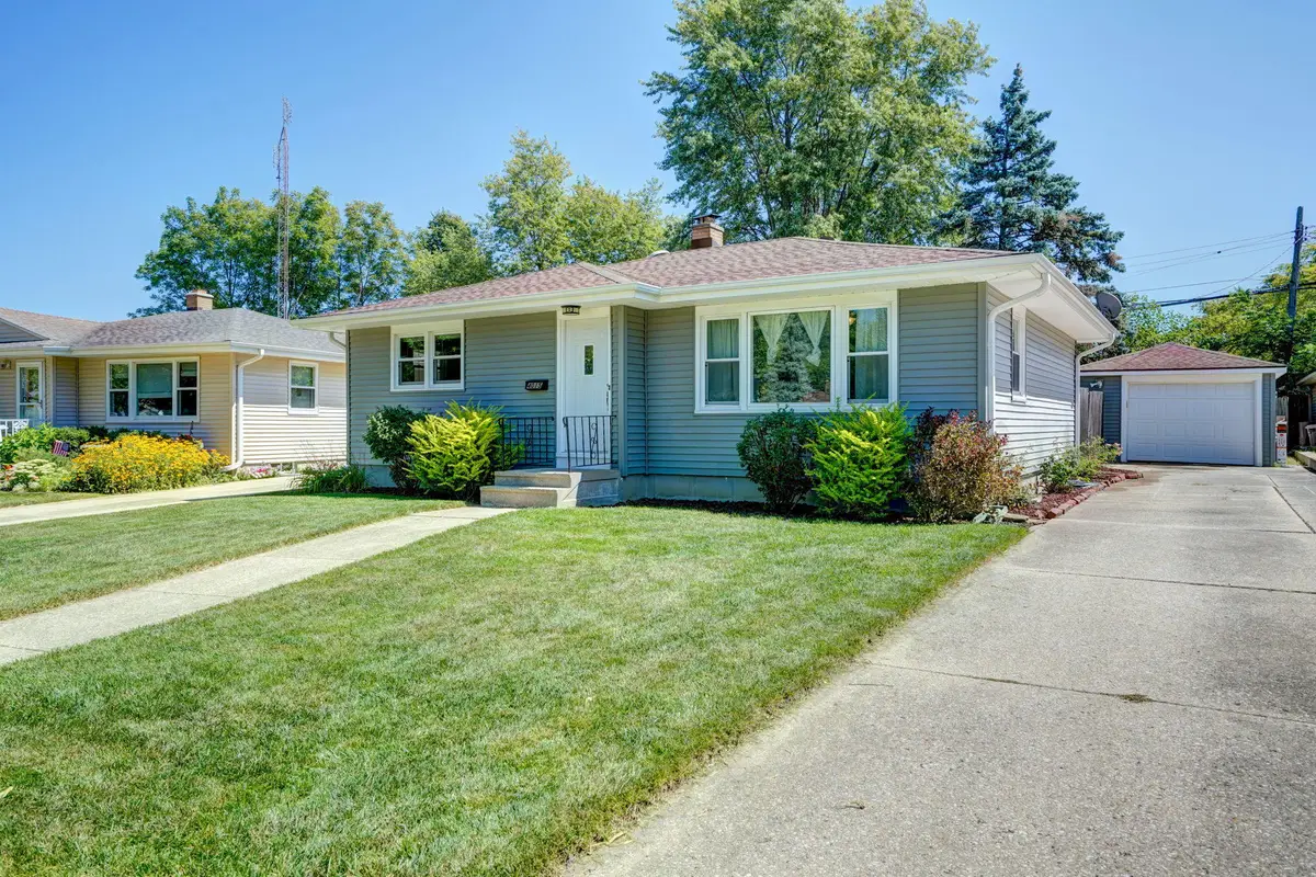 4015 Harding Rd, Kenosha, WI 53142 - #1