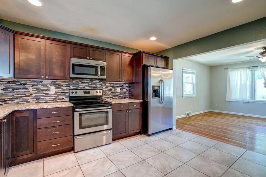 4015 Harding Rd, Kenosha, WI 53142 - #2