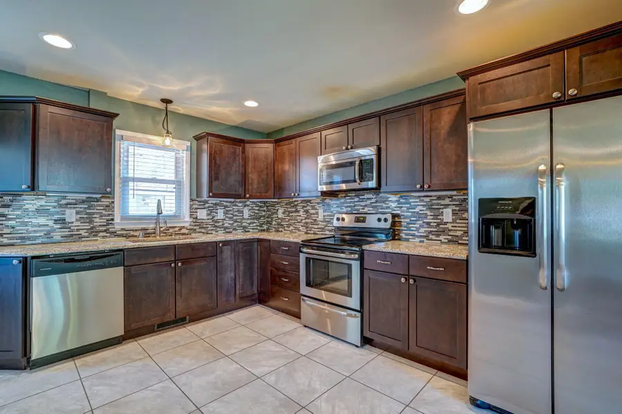 4015 Harding Rd, Kenosha, WI 53142 - #3