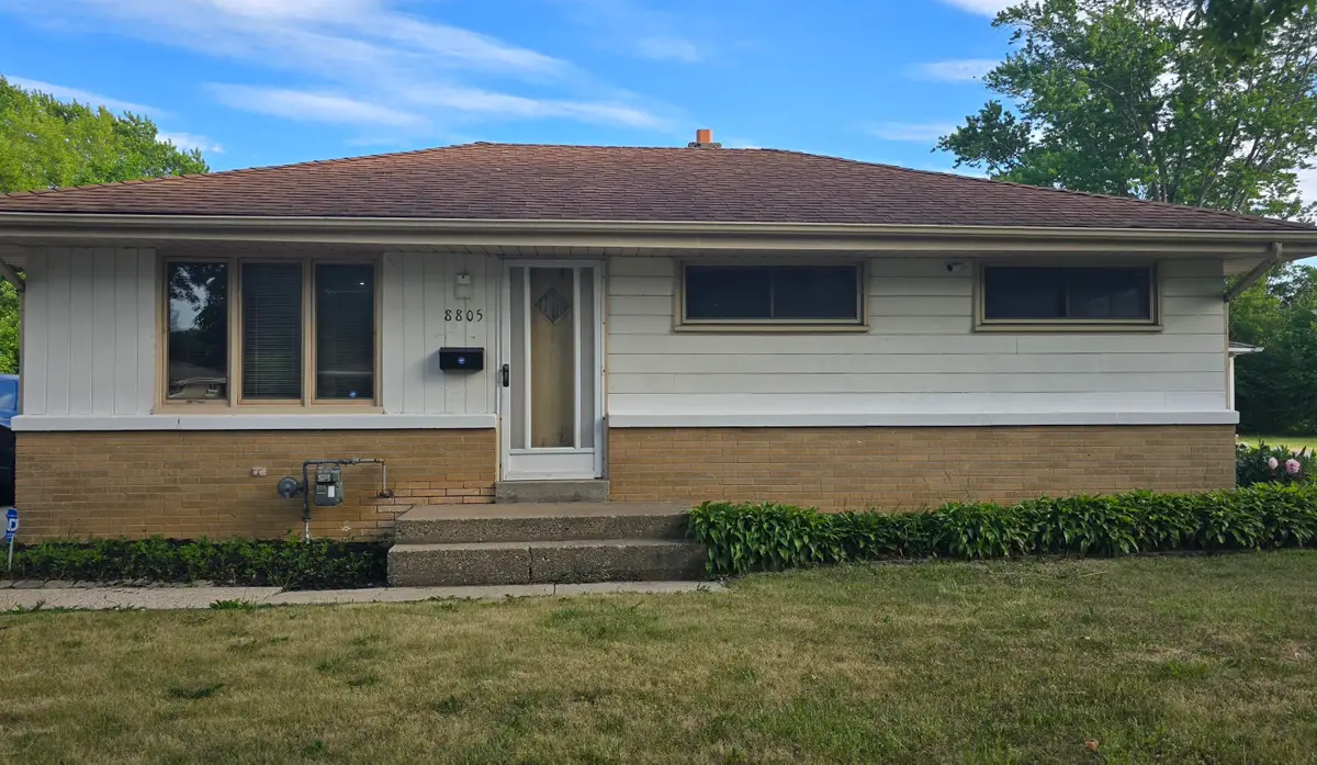 8805 W Bender Ave, Milwaukee, WI 53225 - #1
