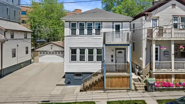928 E Land Pl, Milwaukee, WI 53202