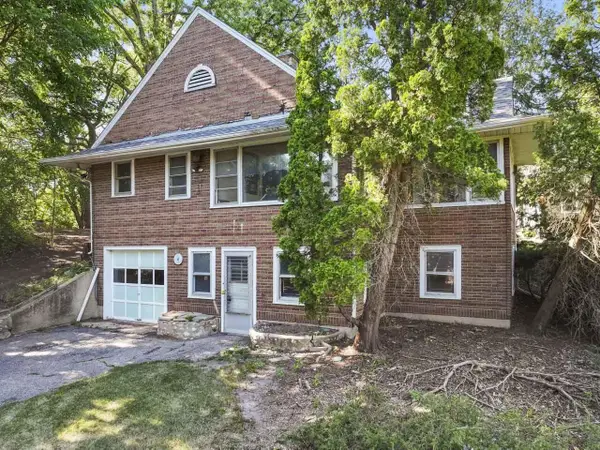 2810 Fischer Dr, Burlington, WI 53105