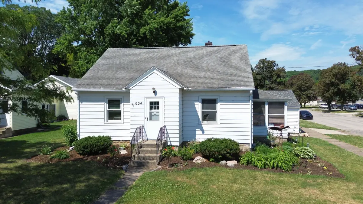 604 Oak St S, La Crescent, MN 55947 - #1