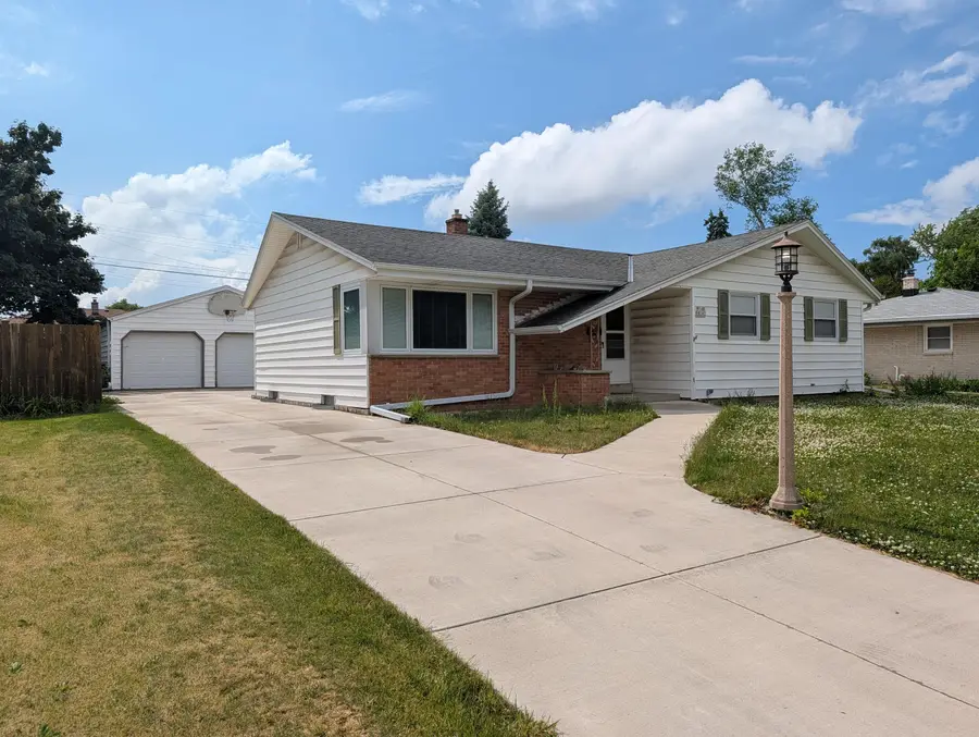 W148N8147 University Dr, Menomonee Falls, WI 53051 - #2