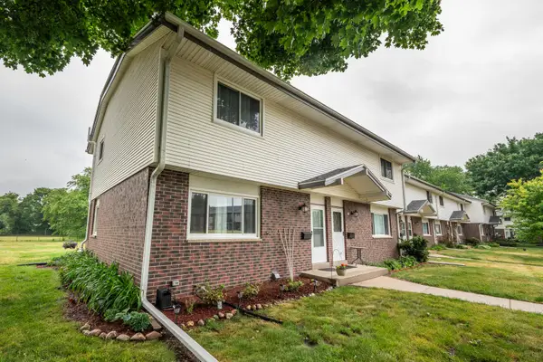 250 Morris St, Pewaukee, WI 53072