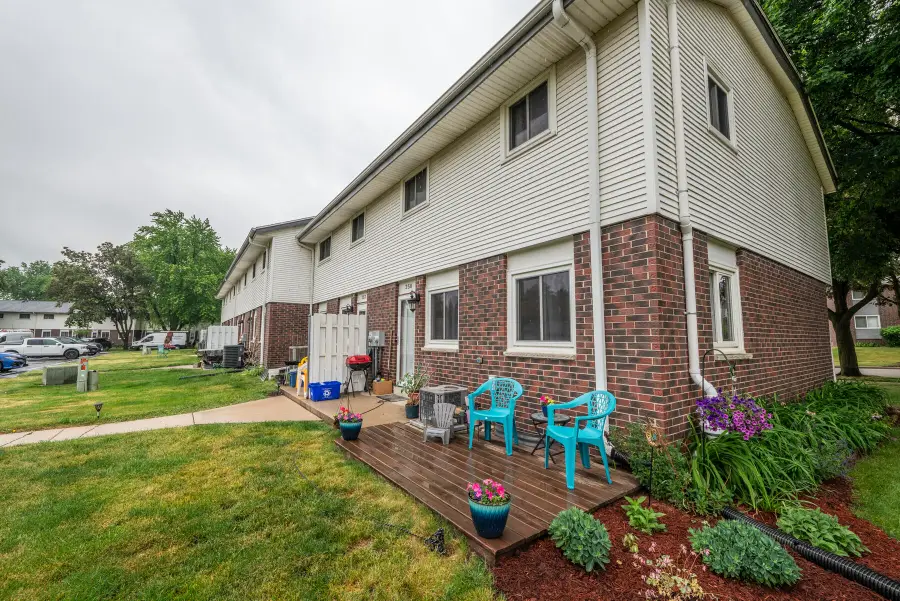 250 Morris St, Pewaukee, WI 53072 - #2