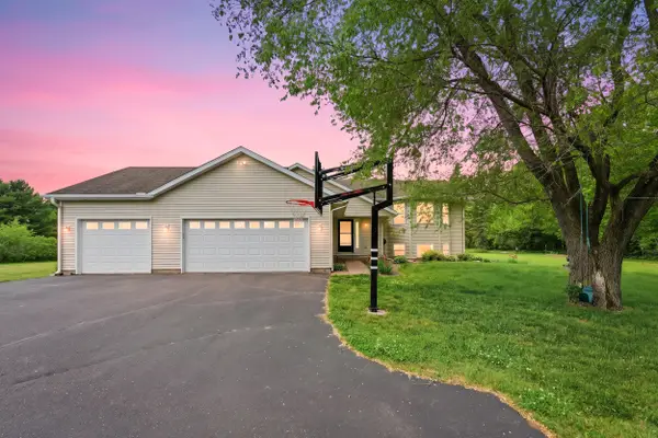 S6090 Deer Park Pl, Brunswick, WI 54701